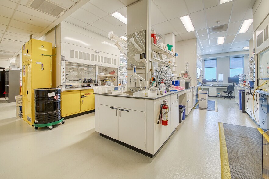 More Photos Of 7171 Rue Frederick-Banting, Saint-Laurent Medical For Lease