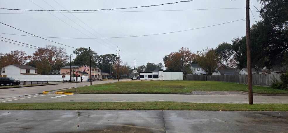 Primary Photo Of 711 Main st, Humble Land For Sale