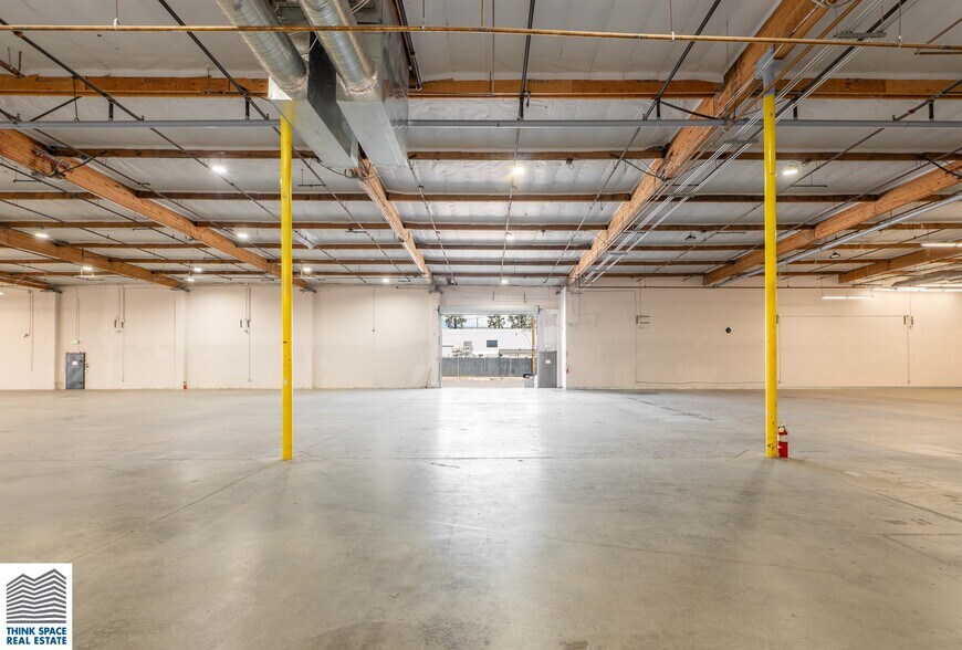 More Photos Of 9419 Mason Ave, Chatsworth Manufacturing For Lease