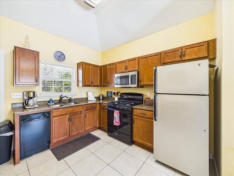 More Photos Of 100 Pilothouse Ct, Palatka Multifamily For Sale