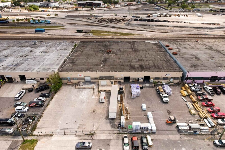 More Photos Of 3121-3171 E 11th Ave, Hialeah Warehouse For Lease