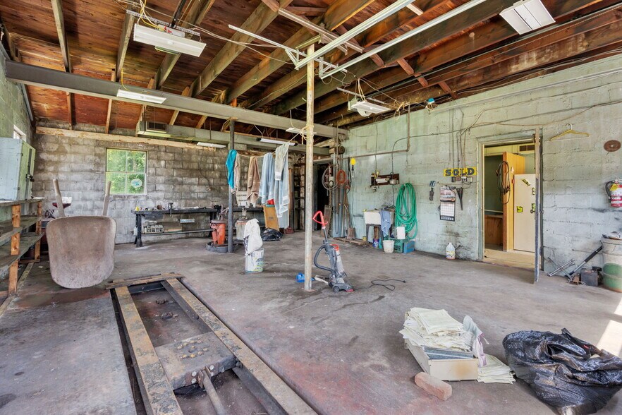 More Photos Of 993 S Hanover St, Pottstown Service For Sale