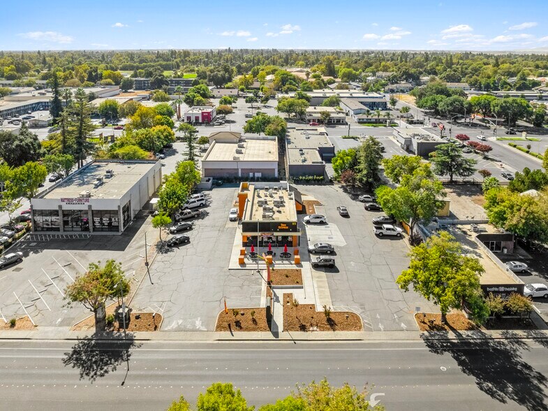 More Photos Of 85 W Court St, Woodland Fast Food For Sale