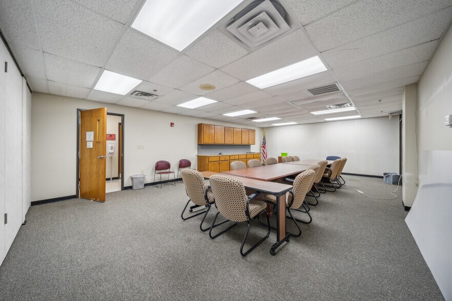 More Photos Of 2020 Holly Rd, Claremore Office For Sale
