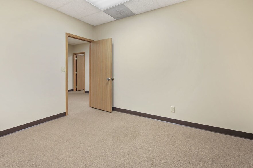 More Photos Of 110-114 S Rum River Dr, Princeton General Retail For Lease