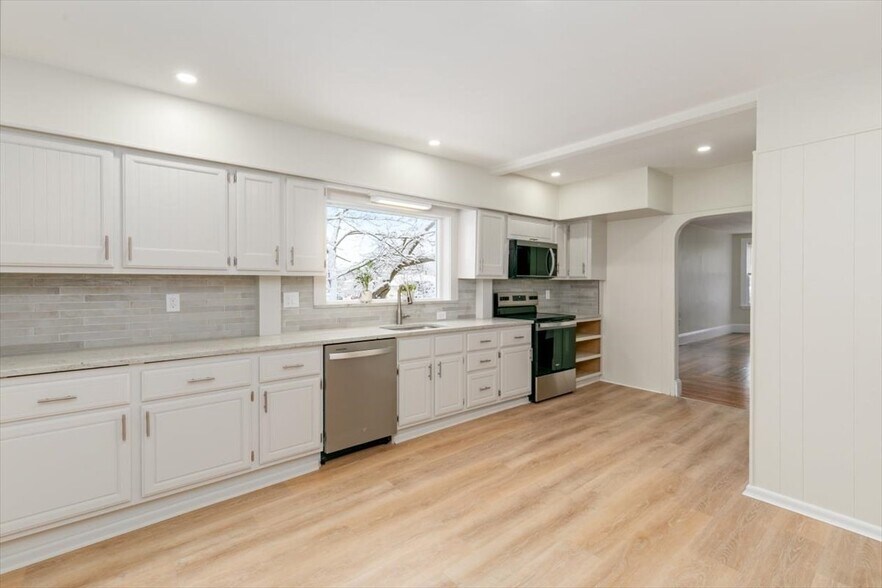 More Photos Of 412 Cabot St, Beverly Apartments For Sale