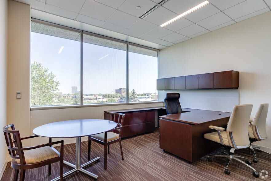 More Photos Of 2600 W Big Beaver Rd, Troy Office For Lease