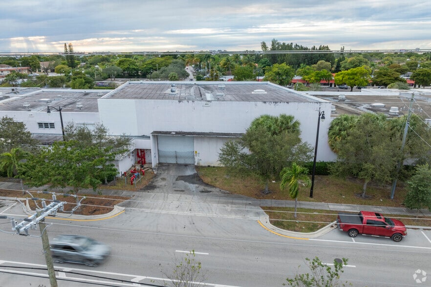 More Photos Of 912-915 S Dixie Hwy E, Pompano Beach, Pompano Beach Manufacturing For Lease