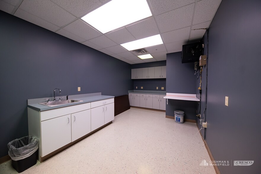 More Photos Of 23240 Chagrin Blvd, Beachwood Office For Lease