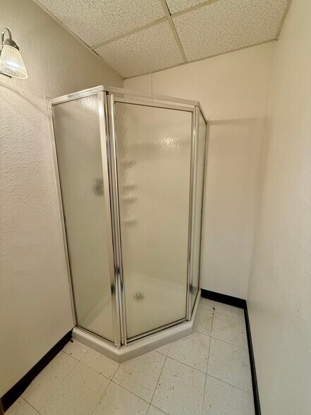 More Photos Of 3900 Southpark Dr, Tyler Office For Sale