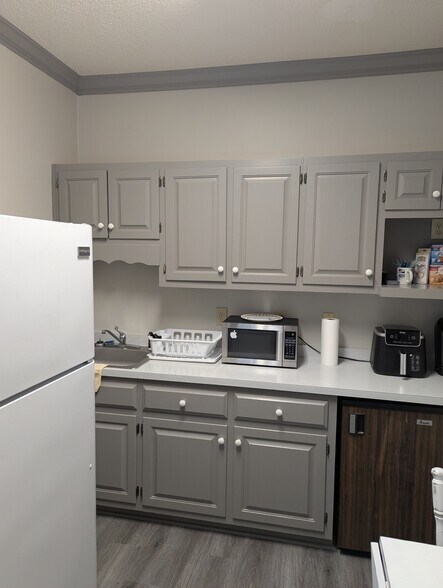 More Photos Of 1003 Hay St, Fayetteville Office For Lease
