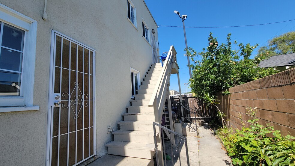 More Photos Of 2415 E 7th St, Long Beach Apartments For Sale