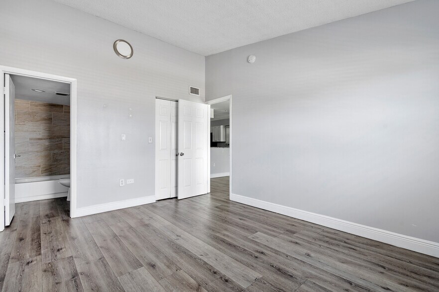 More Photos Of 700-728 SW 81st Ter, North Lauderdale Apartments For Sale