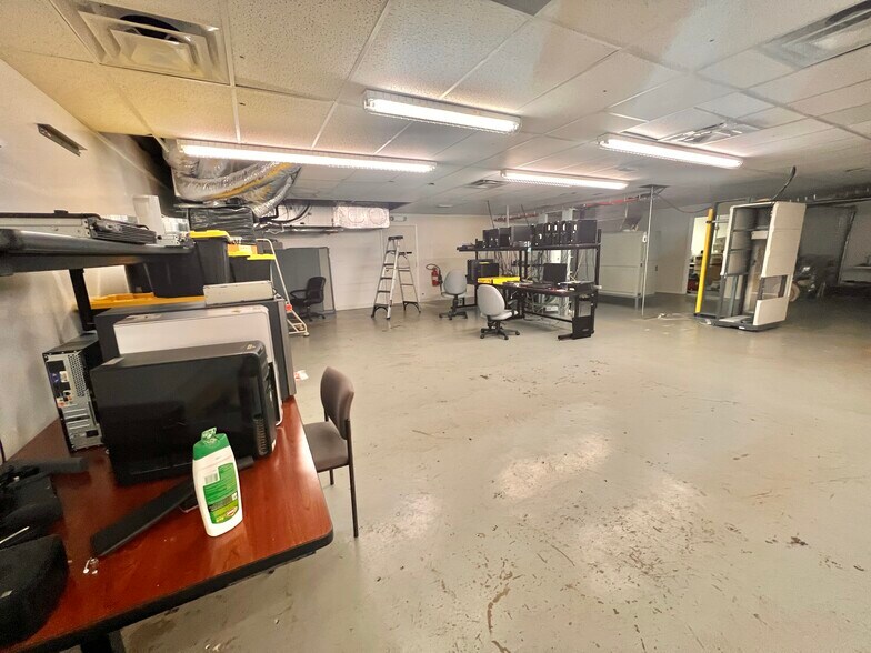 More Photos Of 902 E New Haven Ave, Melbourne Coworking Space