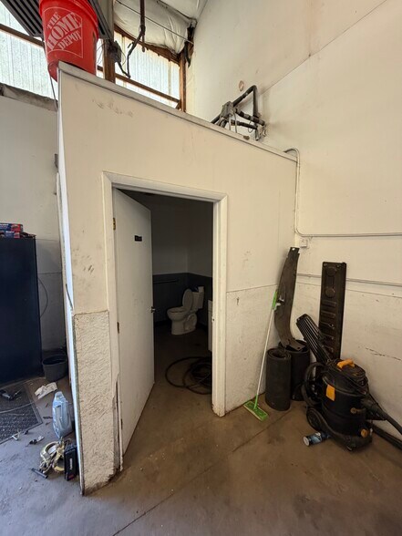 More Photos Of 5420 Niagara St, Commerce City Industrial For Lease