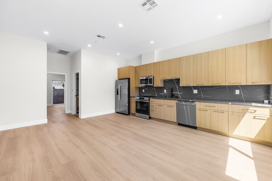 More Photos Of 5131 Don Pio Dr, Woodland Hills Multifamily For Sale