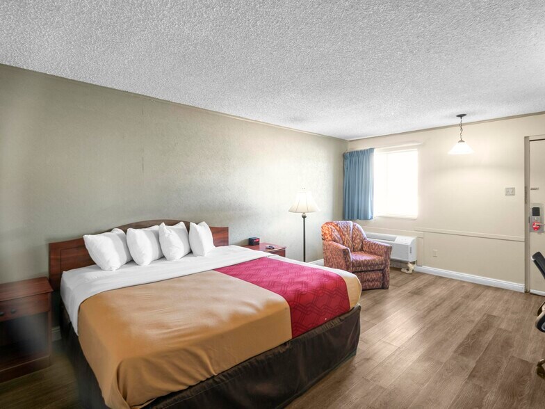 More Photos Of 1225 S State St, Salina Hotel For Sale