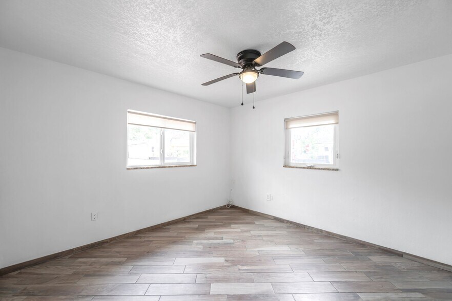 More Photos Of 125 5th Ave N, Safety Harbor Storefront Retail Office For Lease