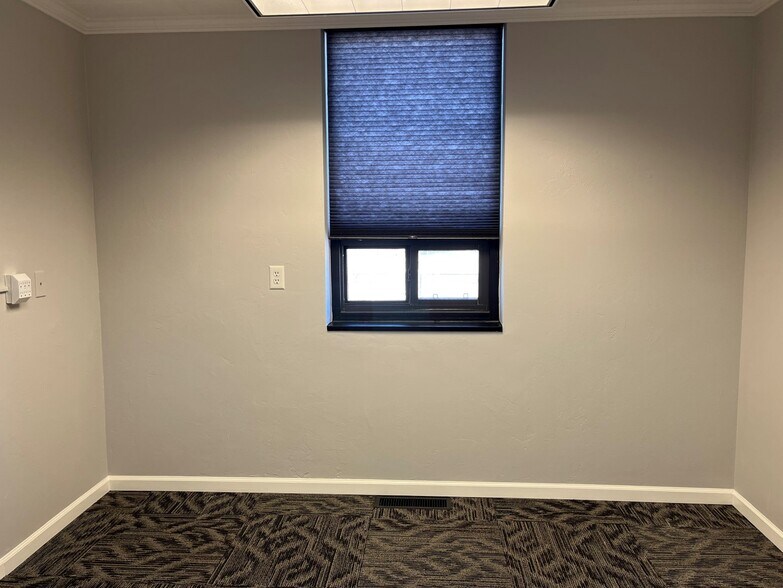 More Photos Of 411 W 5th St, McCook Office For Sale