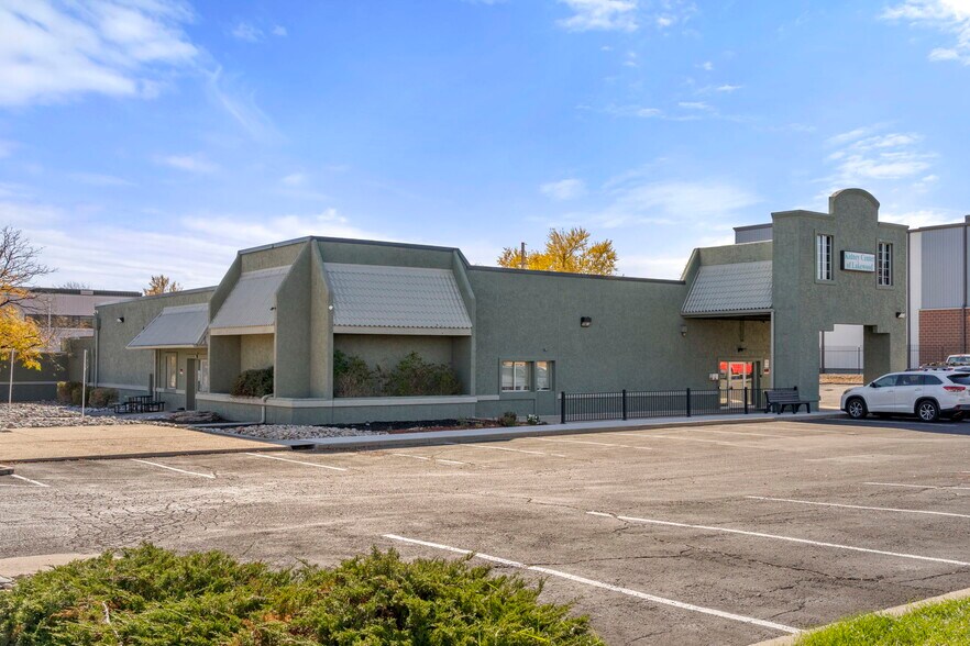 More Photos Of 6166 W Alameda Ave, Lakewood Medical For Sale