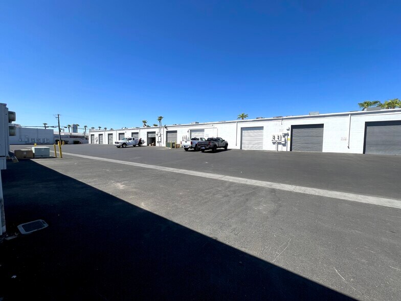 More Photos Of 3111 S Valley View Blvd, Las Vegas Light Manufacturing For Lease