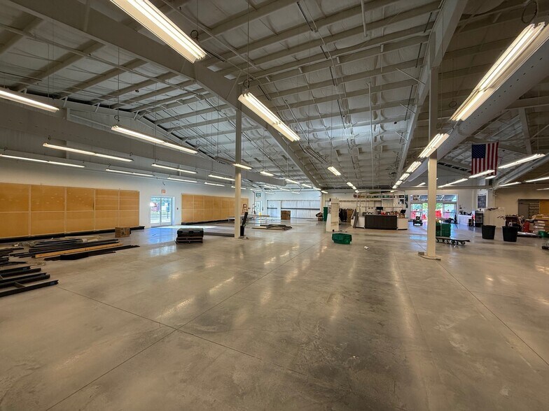 More Photos Of 9814 E Brainerd Rd, Ooltewah General Retail For Sale