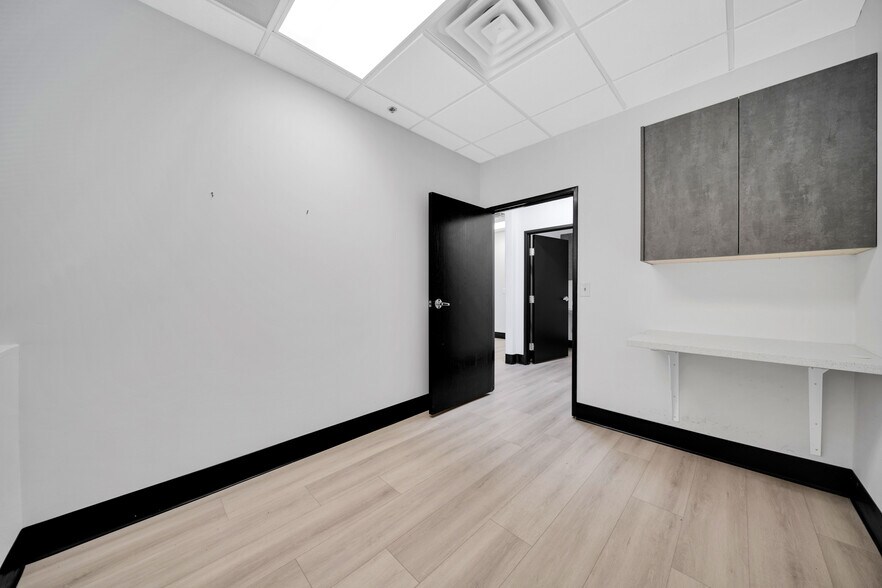 More Photos Of 4045 E Union Hills Dr, Phoenix Medical For Sale