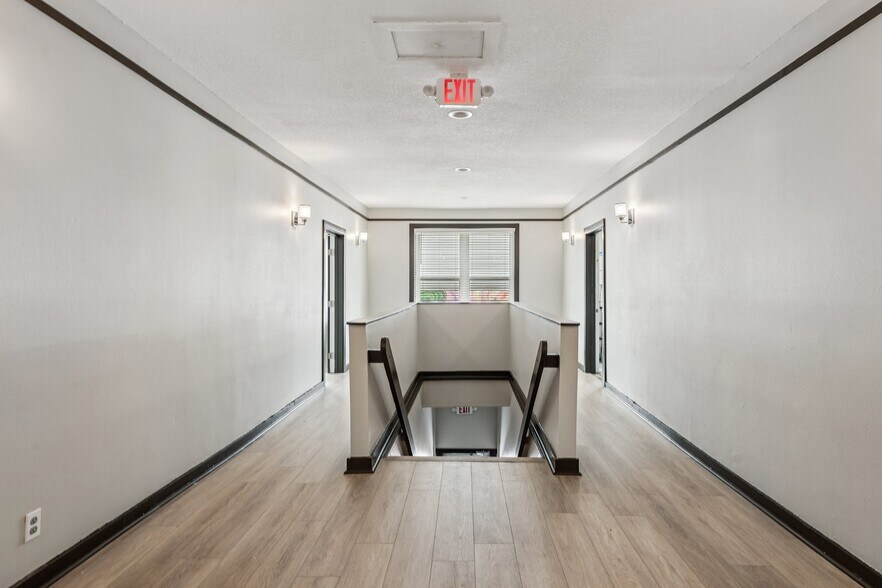 More Photos Of 801 W Montrose St, Clermont Restaurant For Sale