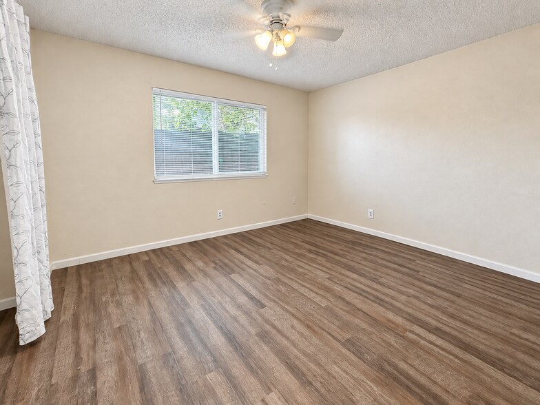 More Photos Of 2528 Security Ave, Bakersfield Apartments For Sale