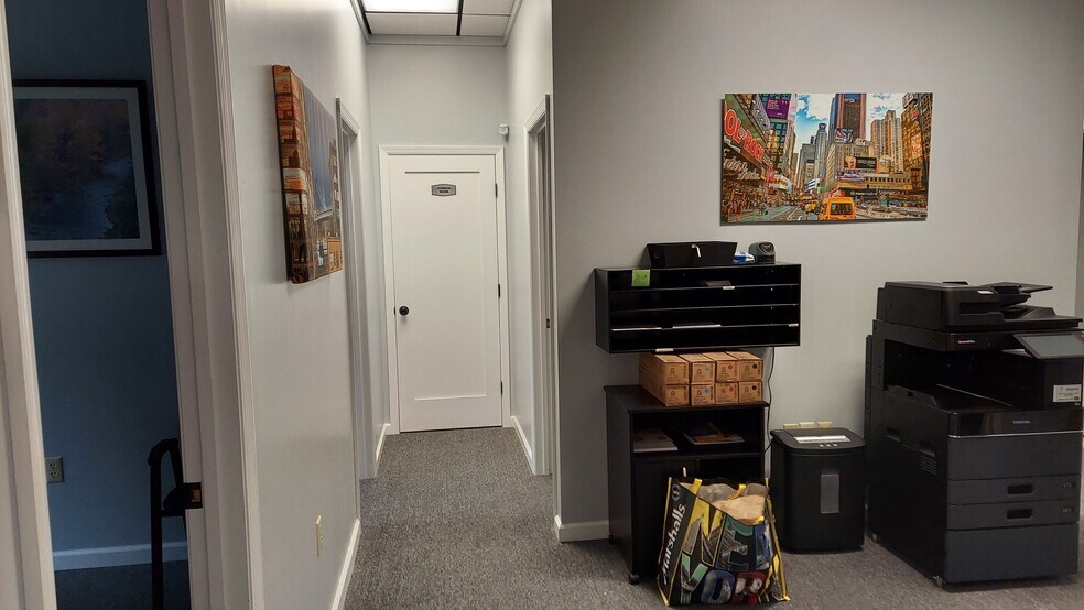 More Photos Of 33 Basin Rd, West Hurley Medical For Lease