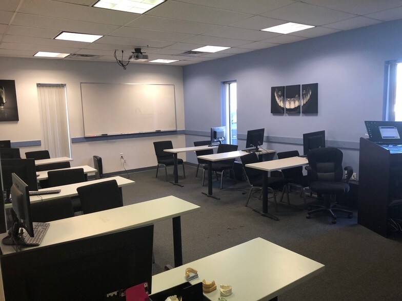 More Photos Of 85 Maple Ave, Stoneham Warehouse For Lease