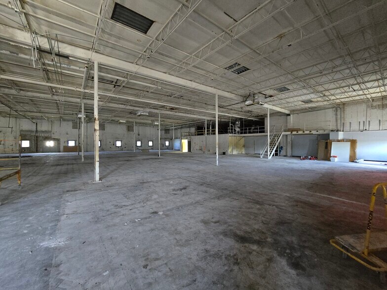 More Photos Of 2140 W Washington St, Orlando Distribution For Sale