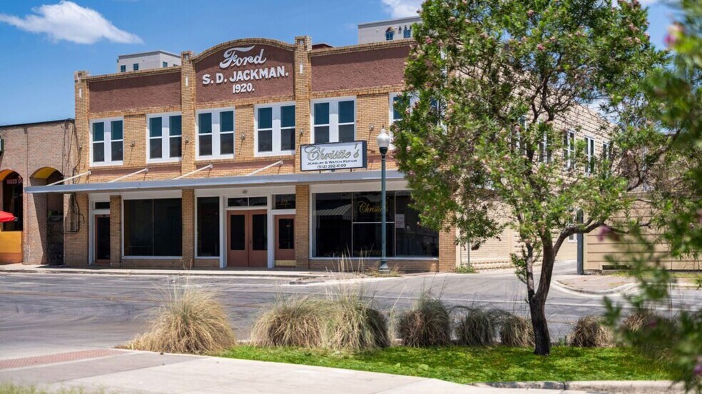 Primary Photo Of 211-215 E Hutchison St, San Marcos Storefront Retail Office For Lease