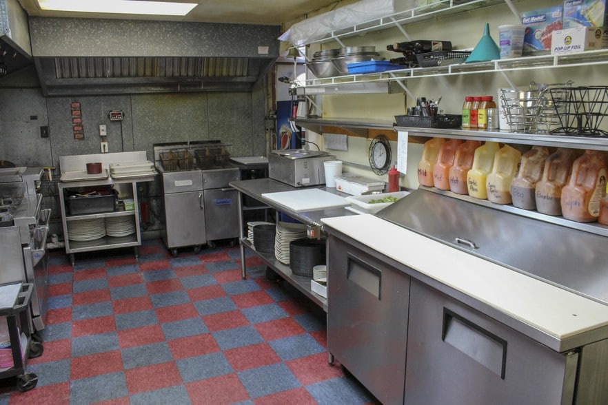 More Photos Of 6558 Lake Shore Rd, Derby Restaurant For Sale