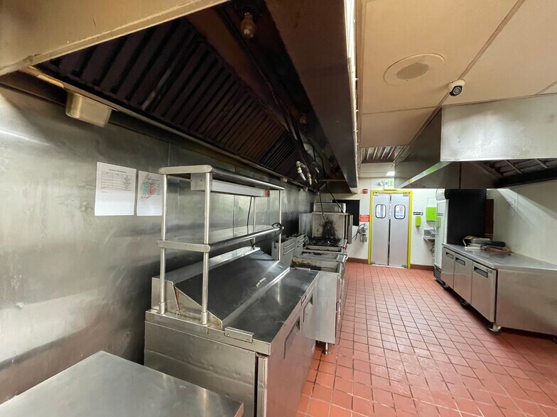 More Photos Of 3105 Saint Paul St, Baltimore Storefront Retail Residential For Lease