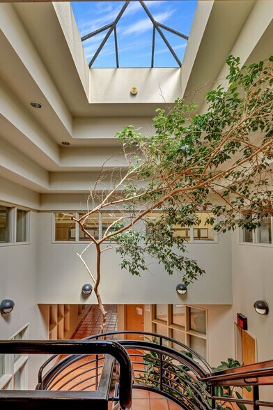 More Photos Of 220 4th St, Oakland Office For Lease