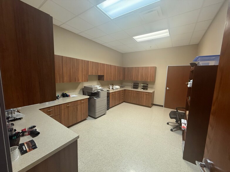 More Photos Of 1754 Bagdad Rd, Cedar Park Office For Sale