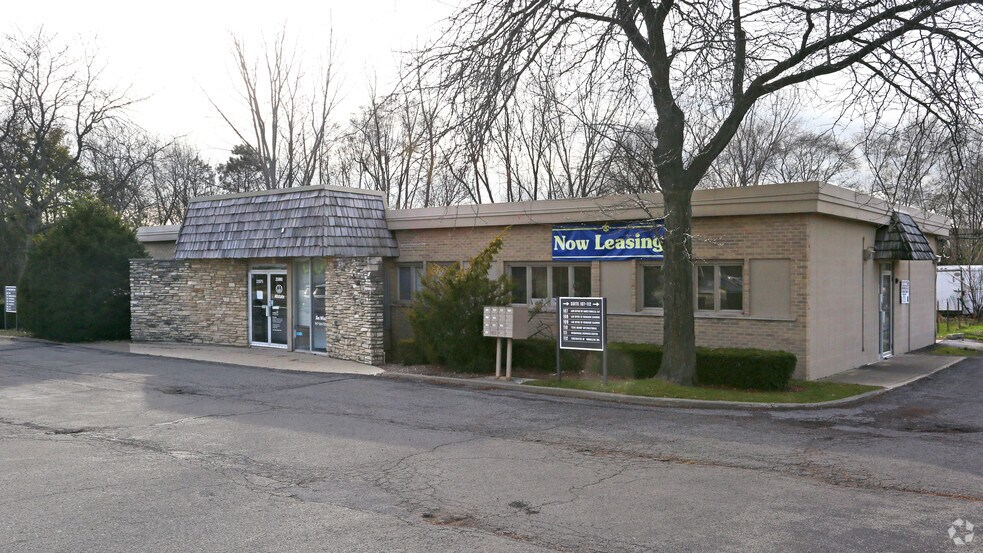 More Photos Of 25975-25980 N Diamond Lake Rd, Mundelein Medical For Lease