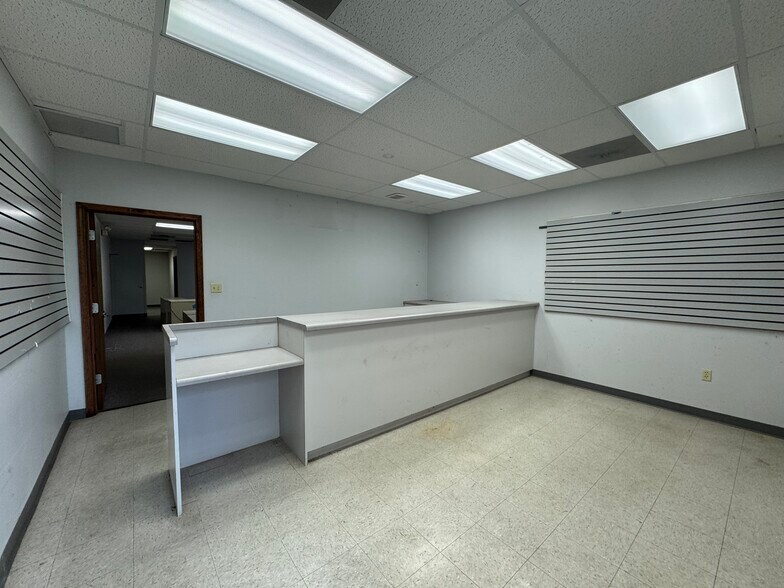 More Photos Of 855 Mitchell Road Ext, Tupelo Flex For Sale