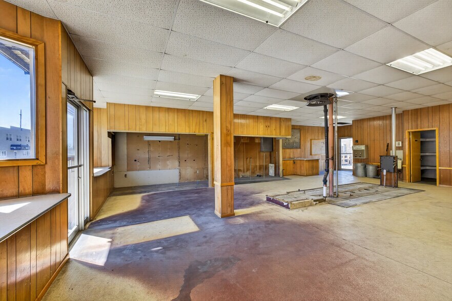 More Photos Of S101 S Main St, Nelson General Retail For Sale