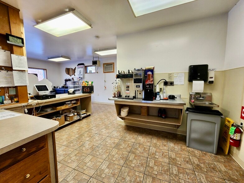 More Photos Of 15 US Highway 206 S, Sandyston Flex For Sale