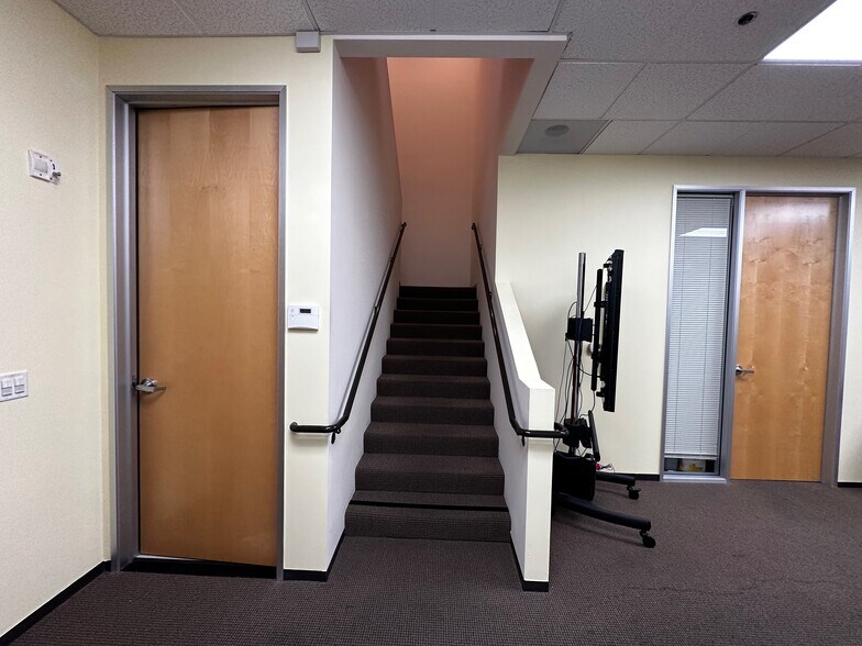 More Photos Of 1292 Kifer Rd, Sunnyvale Light Distribution For Sale