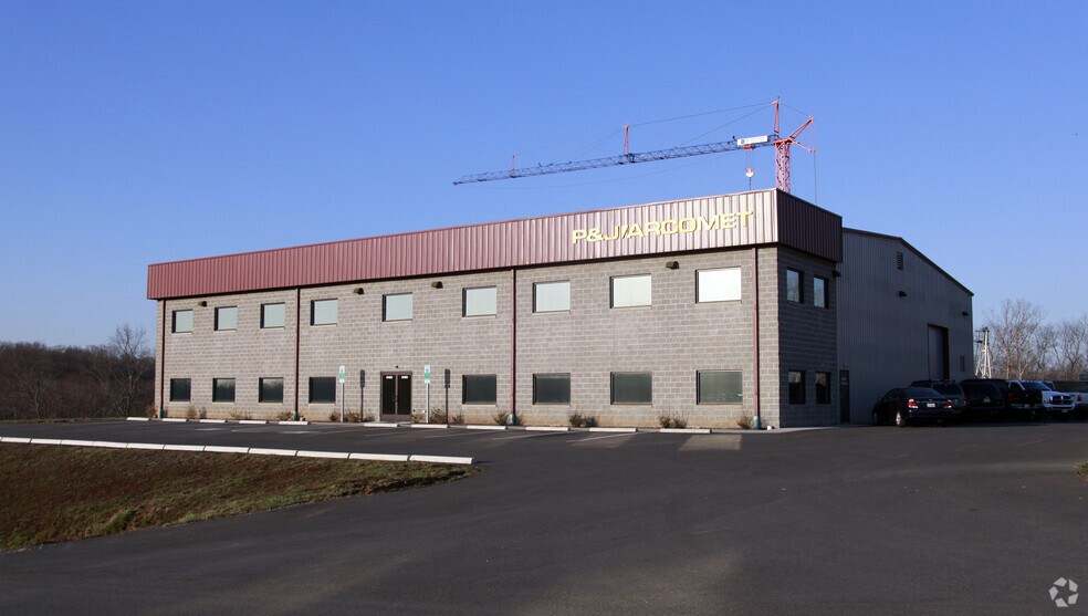 More Photos Of 9440-9480 Contractors Ct, Manassas Light Distribution For Lease