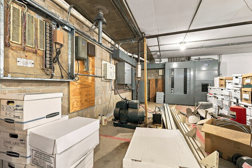 More Photos Of 2321 W Grand Ave, Wisconsin Rapids Office For Sale