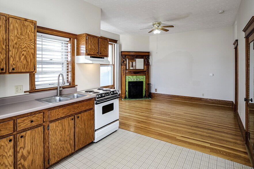 More Photos Of 1618 S 32nd Ave, Omaha Apartments For Sale