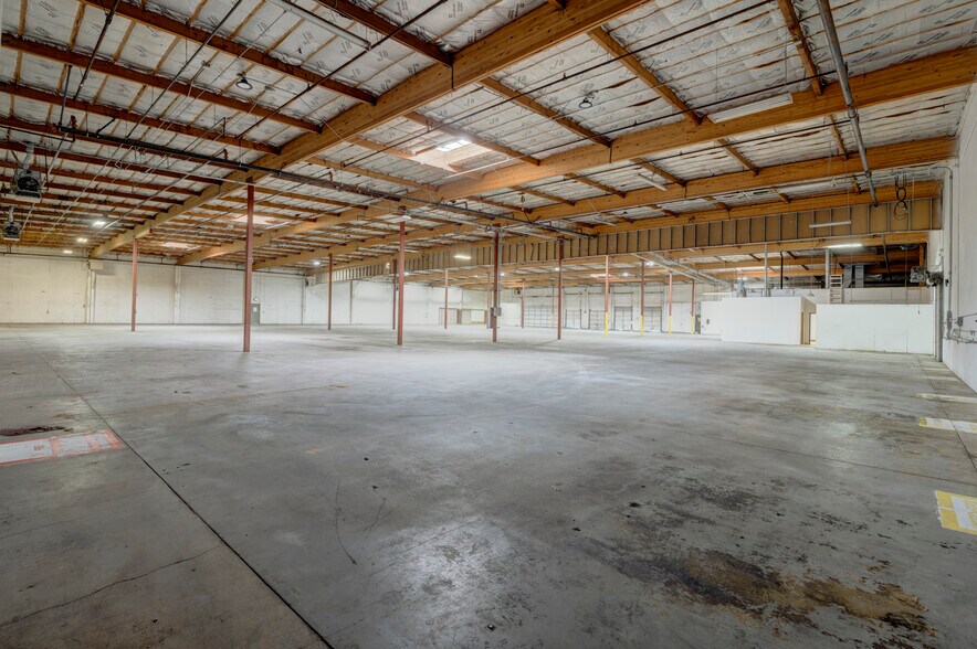 More Photos Of 575-585 Reactor Way, Reno Distribution For Lease