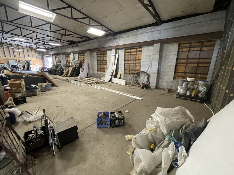 More Photos Of 500 N 5th St, Toronto Warehouse For Sale