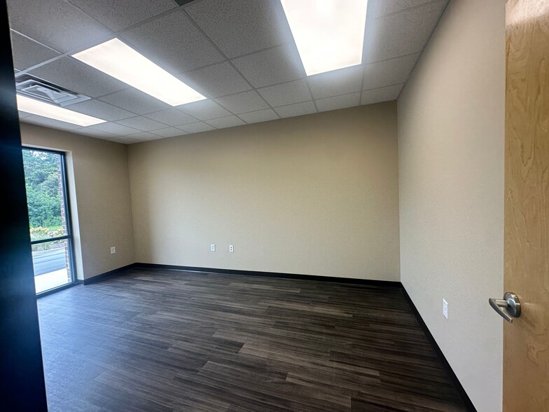 More Photos Of 4830 Marsett Pky, Cumming Light Manufacturing For Lease