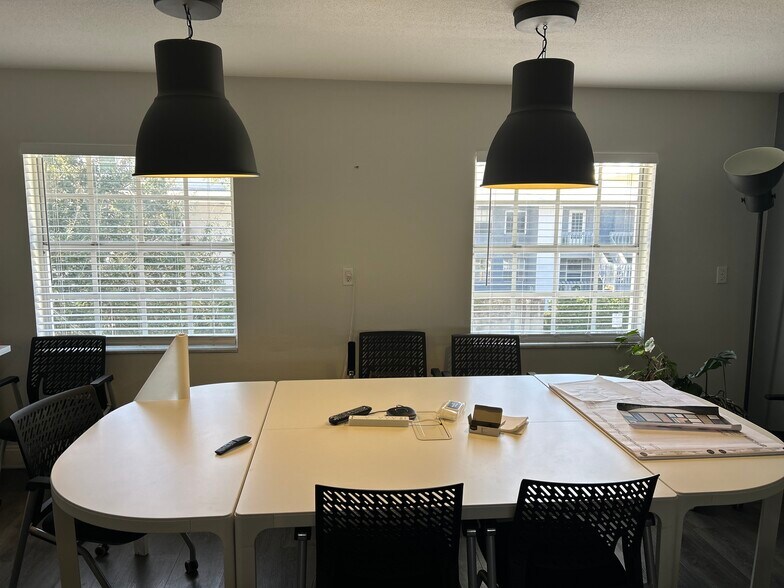 More Photos Of 4802-4942 W Gandy Blvd, Tampa Business Park For Lease