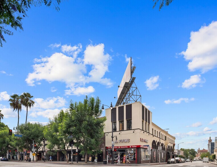 More Photos Of 6646 Hollywood Blvd, Hollywood Storefront Retail Office For Sale